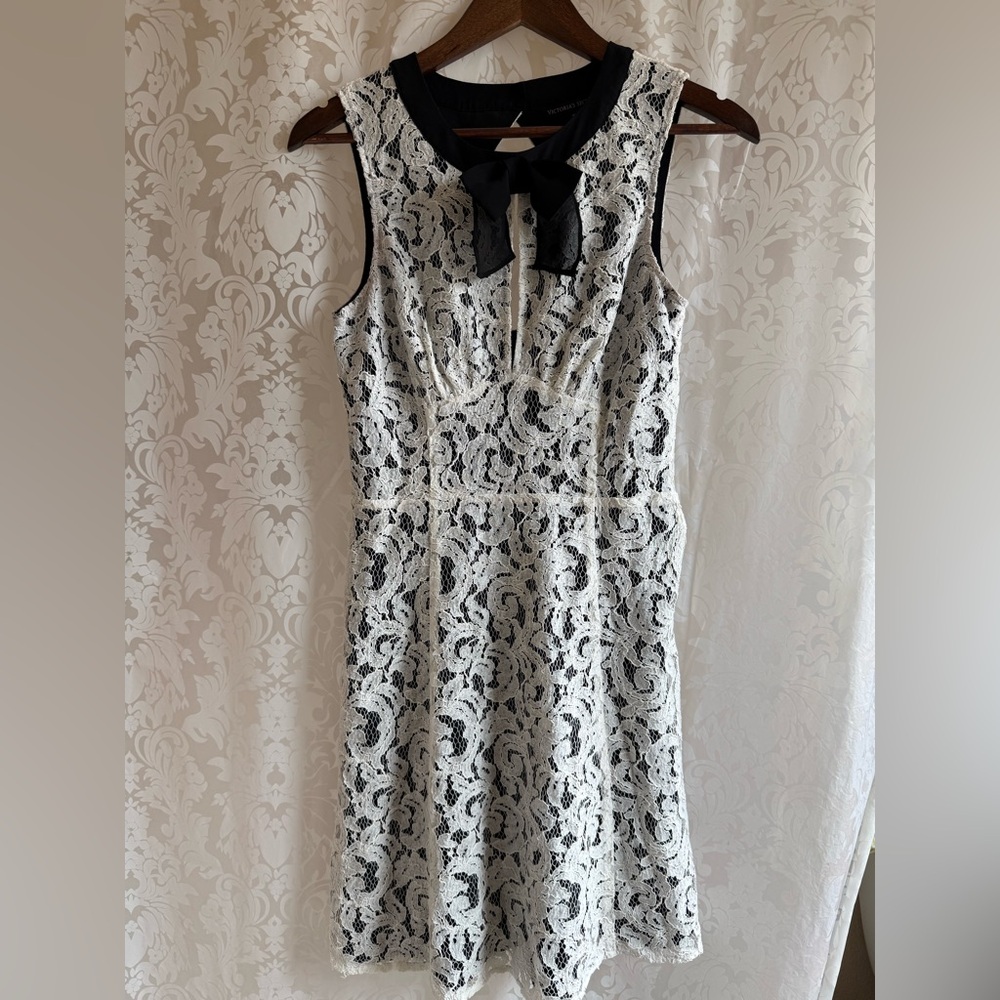 VICTORIA SECRET Black & White Lace Bow-Accent Sleeveless Dress